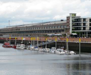 Der lächerlich kurze Anleger der sogenannten Marina