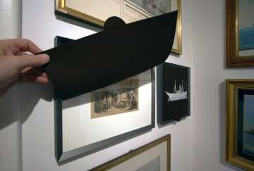 Lichtschutz aus Filz vor Originalgrafik